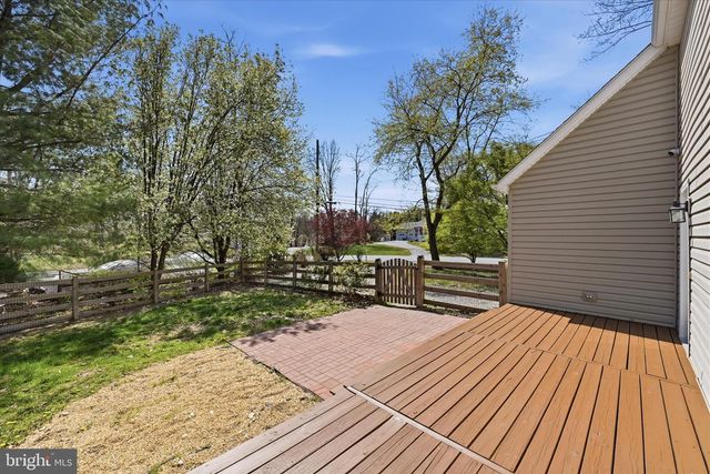 400 LAKEVIEW DR, Cross Junction, VA 22625
