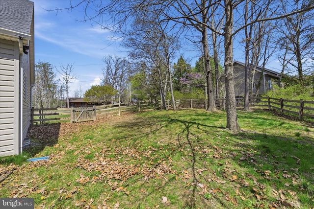 400 LAKEVIEW DR, Cross Junction, VA 22625