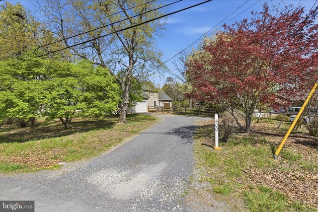 400 LAKEVIEW DR, Cross Junction, VA 22625