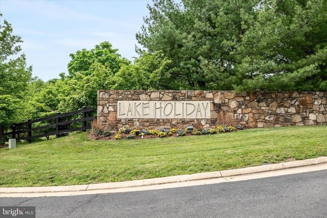 400 LAKEVIEW DR, Cross Junction, VA 22625