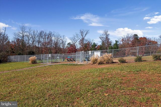 400 LAKEVIEW DR, Cross Junction, VA 22625