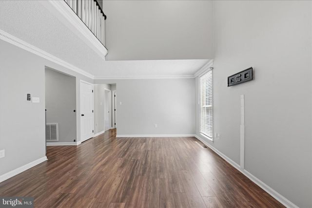 400 LAKEVIEW DR, Cross Junction, VA 22625