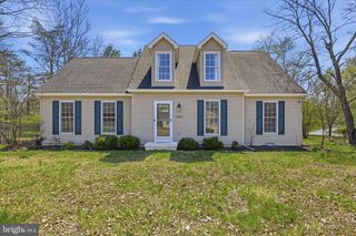 400 LAKEVIEW DR, Cross Junction, VA 22625