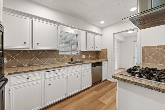 2019 Thousand Pines Drive, Kingwood, TX 77339