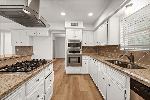 2019 Thousand Pines Drive, Kingwood, TX 77339