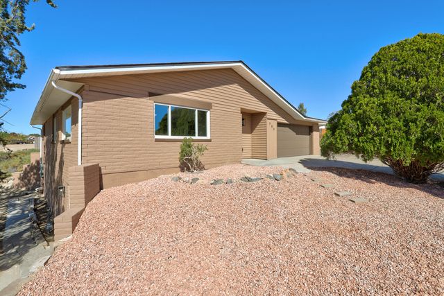 565 Lisbon Avenue SE, Rio Rancho, NM 87124
