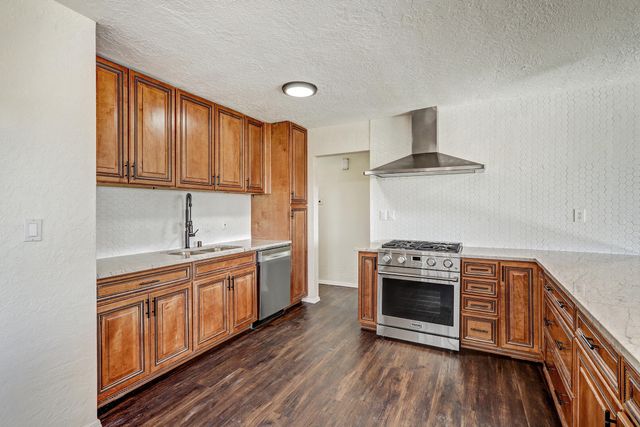 565 Lisbon Avenue SE, Rio Rancho, NM 87124