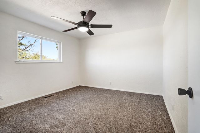 565 Lisbon Avenue SE, Rio Rancho, NM 87124