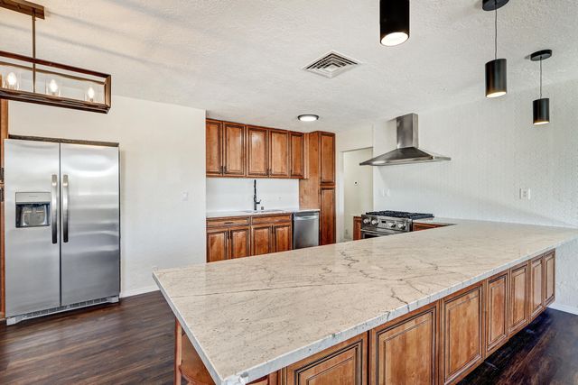 565 Lisbon Avenue SE, Rio Rancho, NM 87124