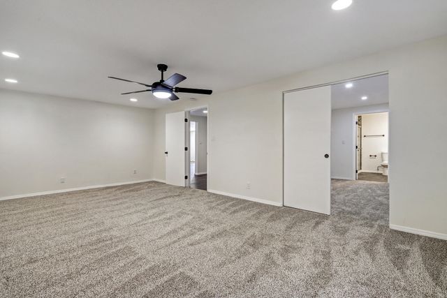 565 Lisbon Avenue SE, Rio Rancho, NM 87124