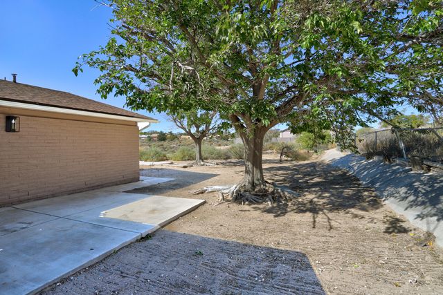 565 Lisbon Avenue SE, Rio Rancho, NM 87124