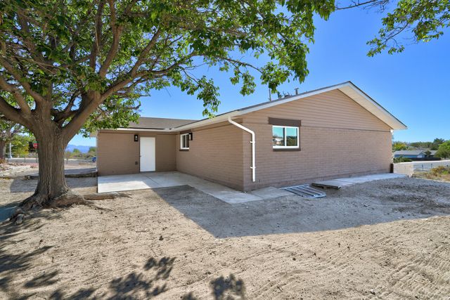 565 Lisbon Avenue SE, Rio Rancho, NM 87124