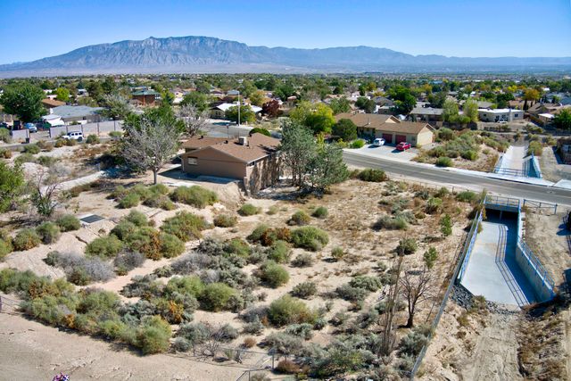 565 Lisbon Avenue SE, Rio Rancho, NM 87124