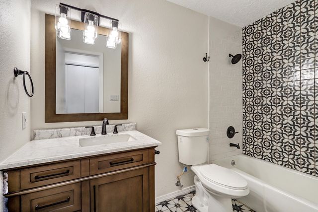 565 Lisbon Avenue SE, Rio Rancho, NM 87124