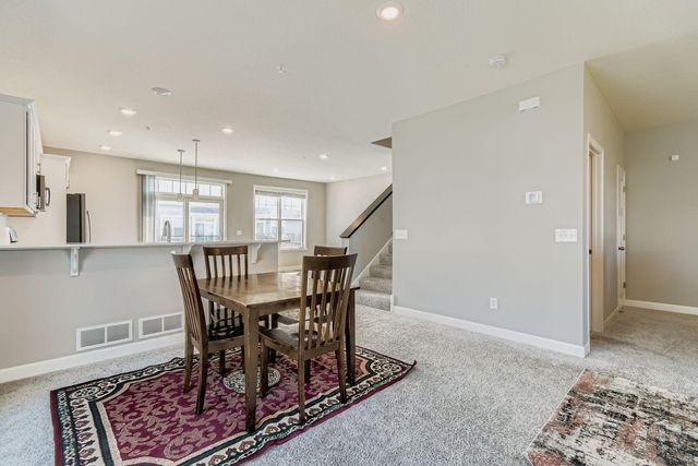 7582 38th Street N, Oakdale, MN 55128