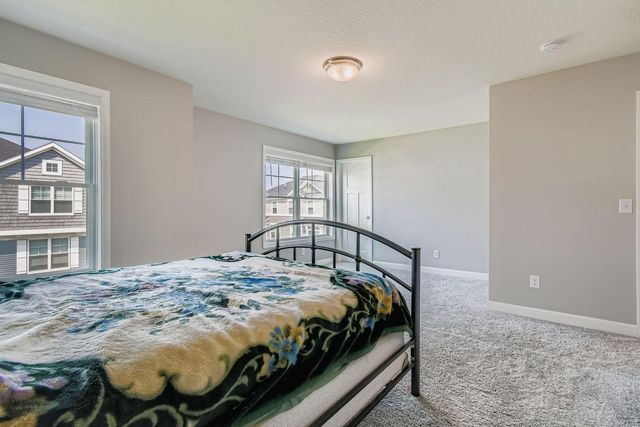 7582 38th Street N, Oakdale, MN 55128