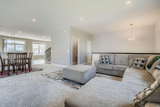 7582 38th Street N, Oakdale, MN 55128
