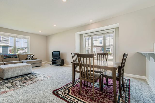 7582 38th Street N, Oakdale, MN 55128