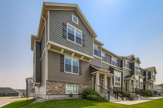 7582 38th Street N, Oakdale, MN 55128