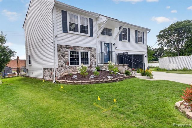 1930 W Williams Circle, Westland, MI 48186