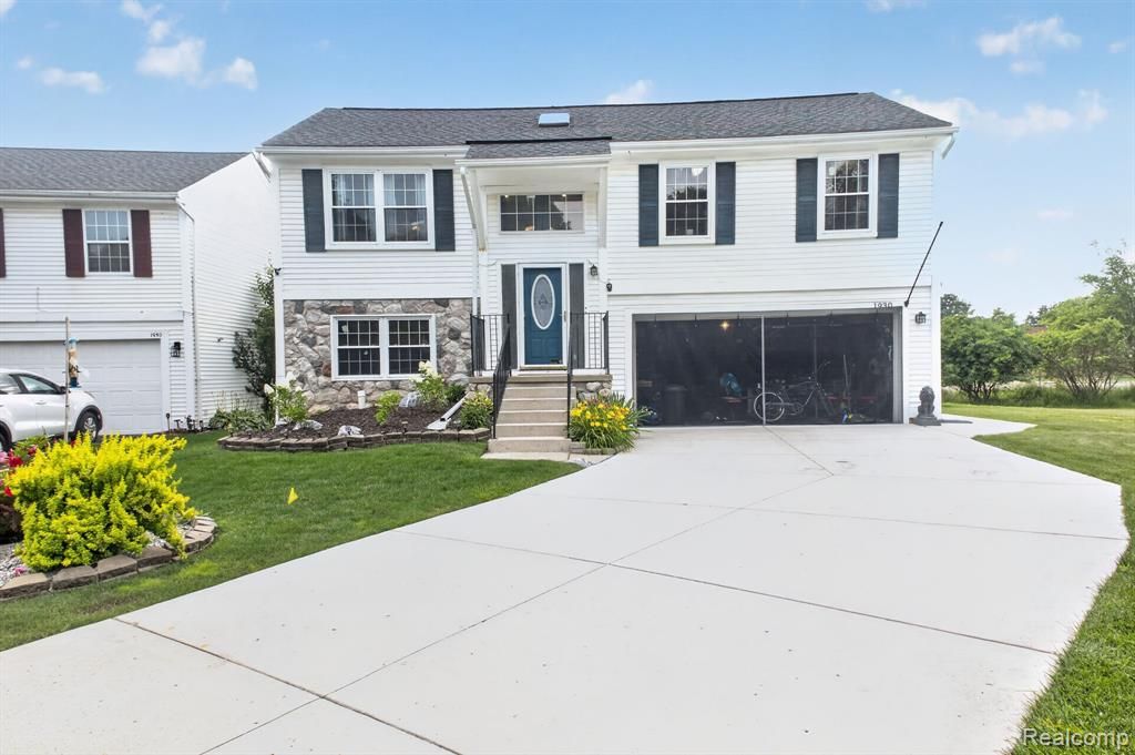 1930 W Williams Circle, Westland, MI 48186