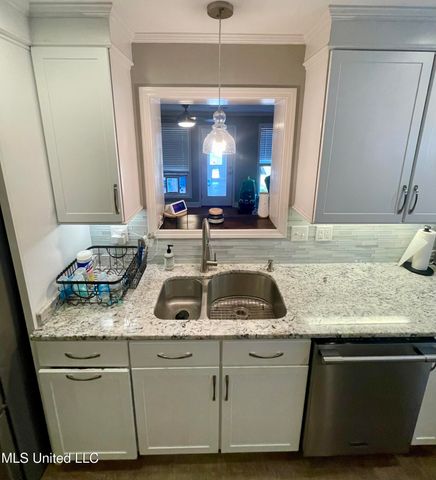 403 Lindberg Avenue, Natchez, MS 39120
