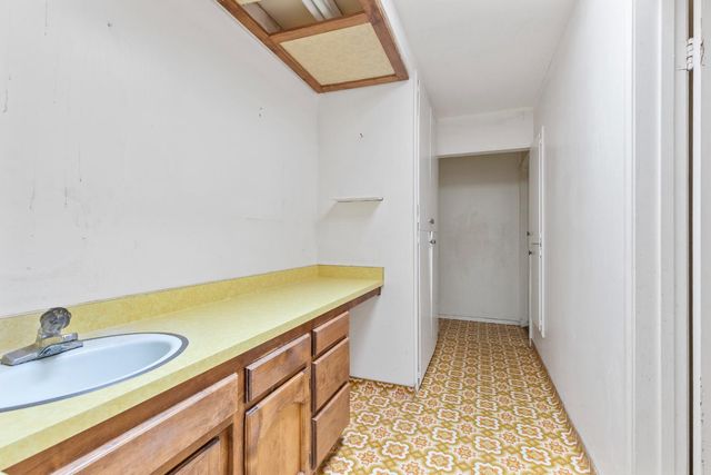 207 Lane St, Modesto, CA 95354