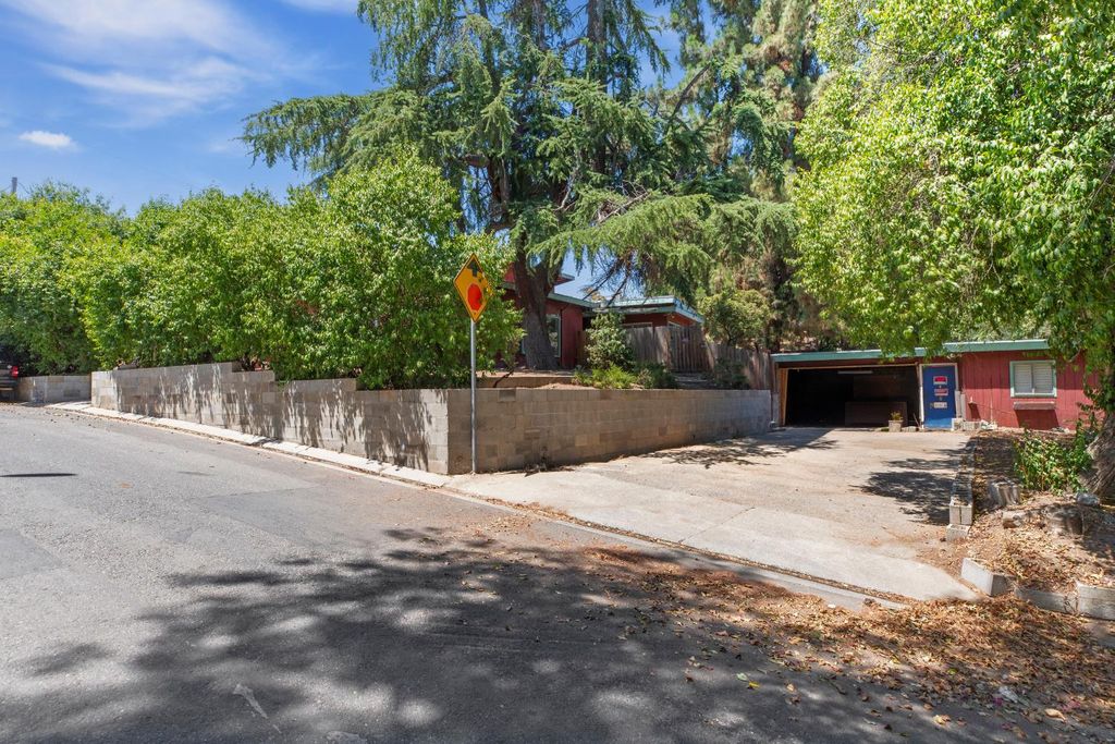 207 Lane St, Modesto, CA 95354