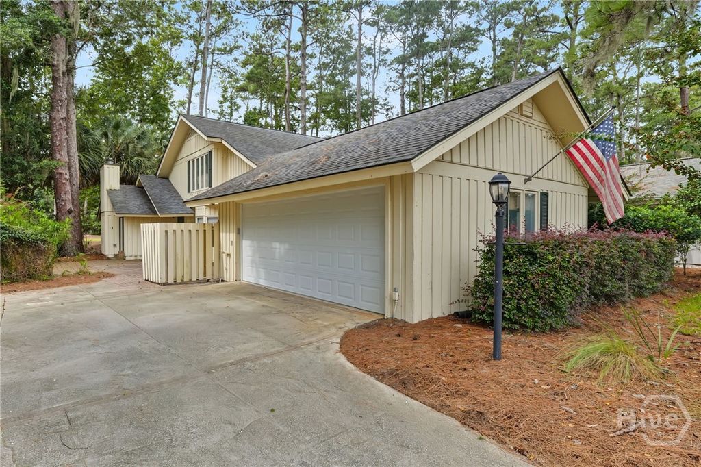 Image 1 of property listing at 11 Village Green Circle, Savannah, GA 31411