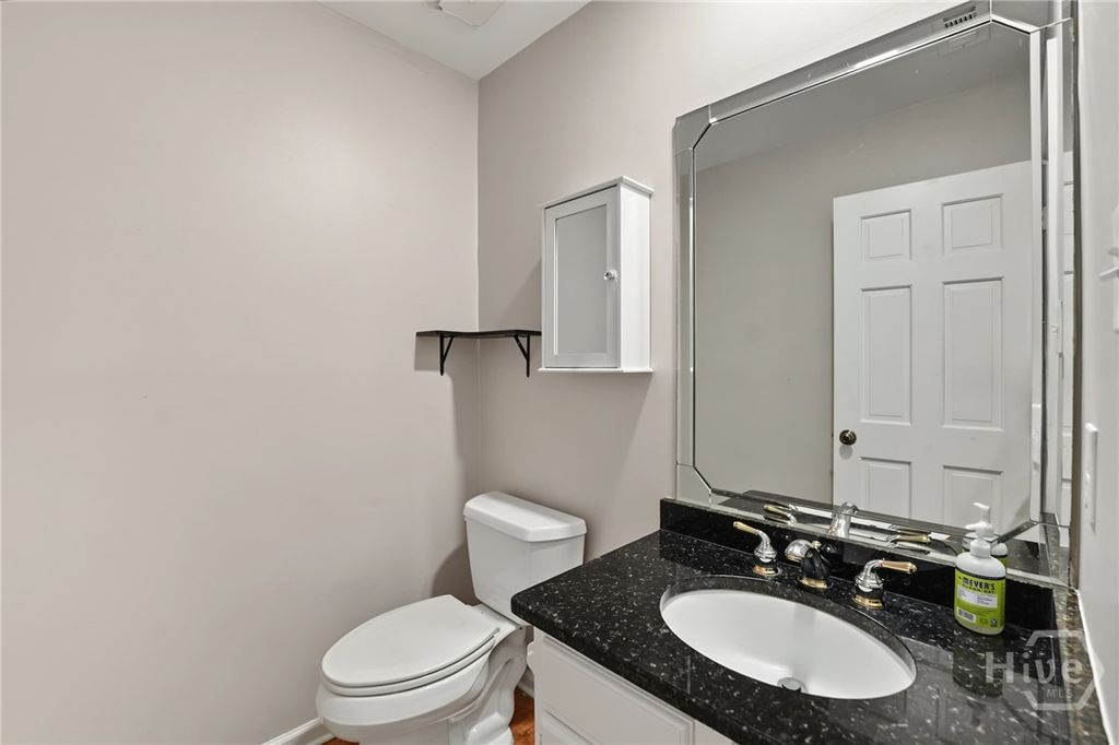 Image 14 of property listing at 11 Village Green Circle, Savannah, GA 31411