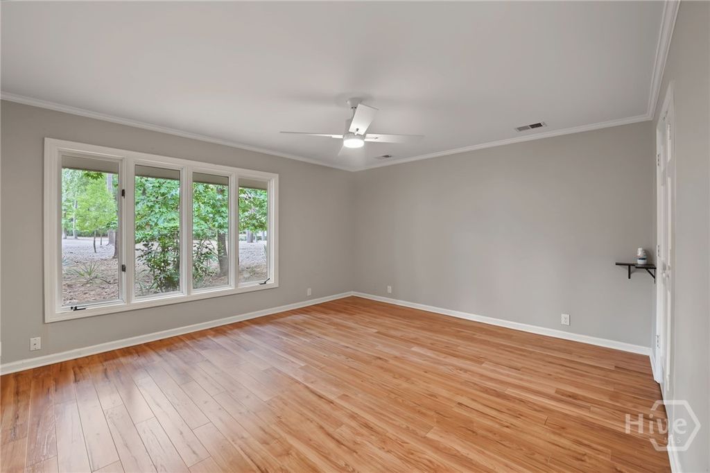 Image 15 of property listing at 11 Village Green Circle, Savannah, GA 31411