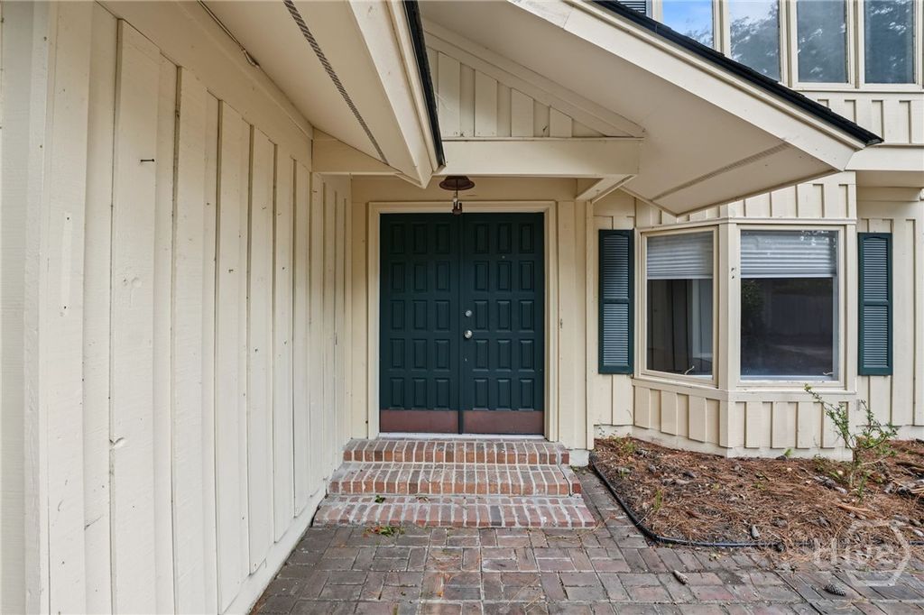 Image 3 of property listing at 11 Village Green Circle, Savannah, GA 31411