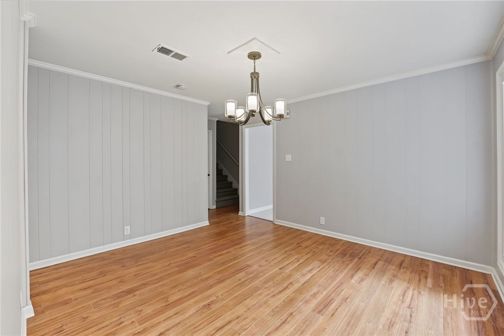 Image 9 of property listing at 11 Village Green Circle, Savannah, GA 31411