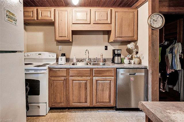6620 Clyde King Road, Seagrove, NC 27341