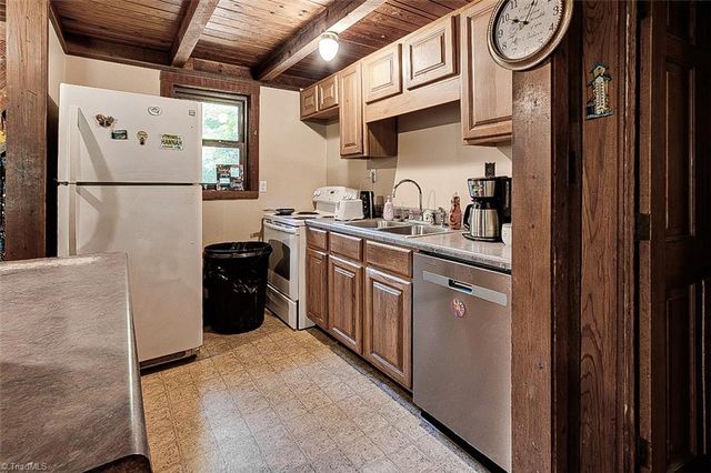 6620 Clyde King Road, Seagrove, NC 27341