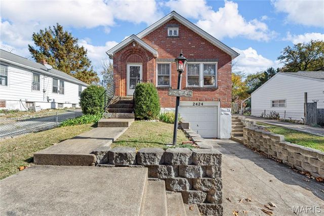 2424 Rockford Avenue, St Louis, MO 63144