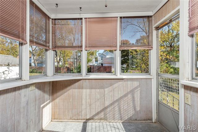 2424 Rockford Avenue, St Louis, MO 63144