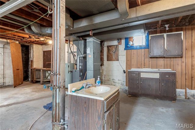 2424 Rockford Avenue, St Louis, MO 63144