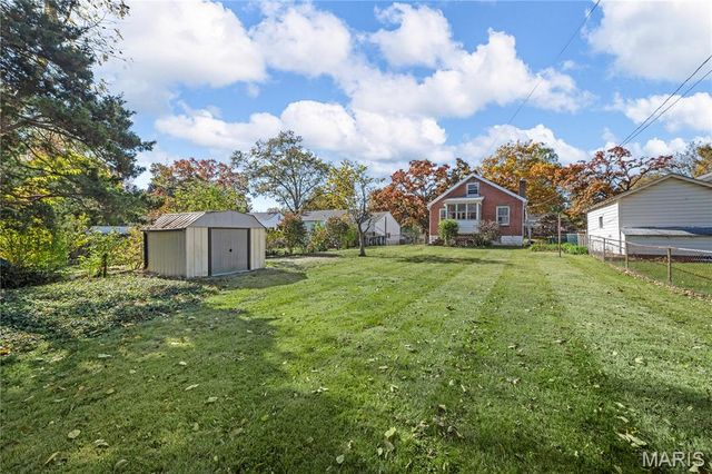 2424 Rockford Avenue, St Louis, MO 63144