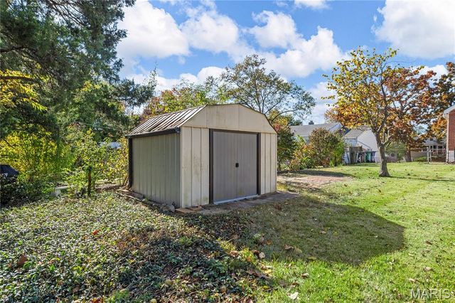 2424 Rockford Avenue, St Louis, MO 63144