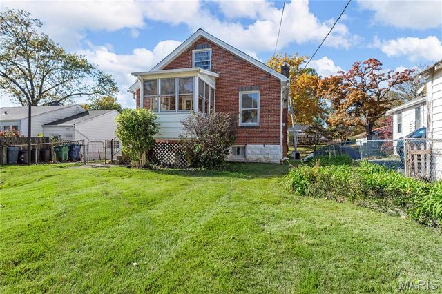 2424 Rockford Avenue, St Louis, MO 63144