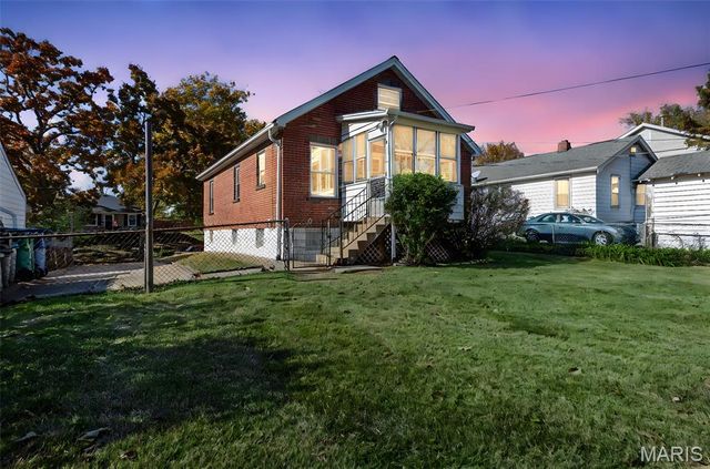 2424 Rockford Avenue, St Louis, MO 63144