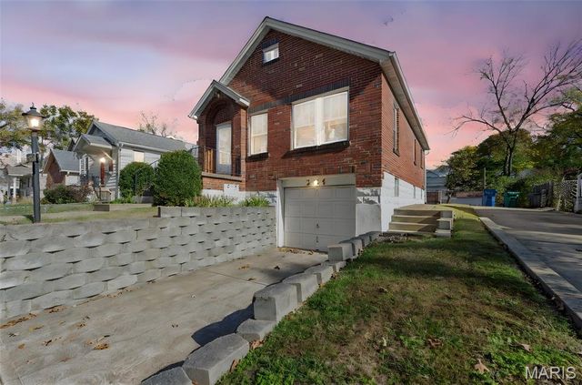 2424 Rockford Avenue, St Louis, MO 63144