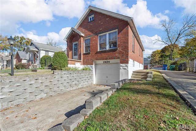 2424 Rockford Avenue, St Louis, MO 63144