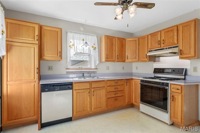 2424 Rockford Avenue, St Louis, MO 63144