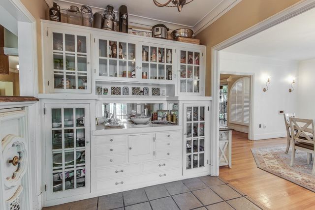 1064 N Poplar Avenue, Fresno, CA 93728