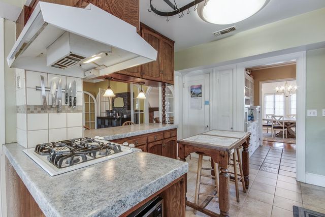 1064 N Poplar Avenue, Fresno, CA 93728