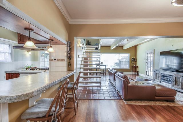 1064 N Poplar Avenue, Fresno, CA 93728