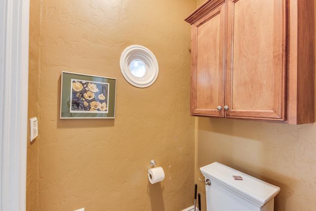 1064 N Poplar Avenue, Fresno, CA 93728