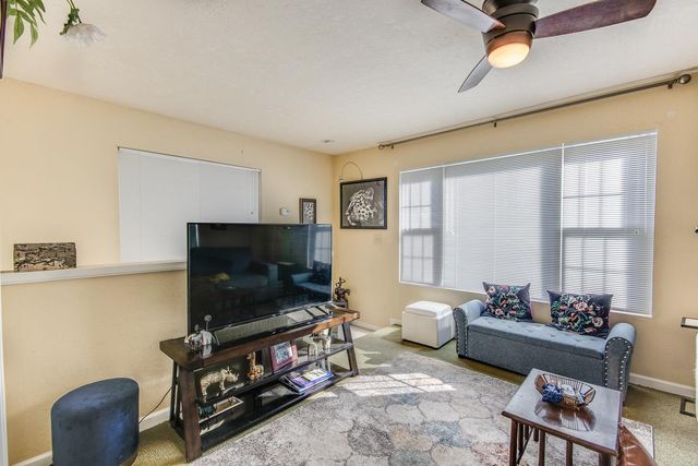 1064 N Poplar Avenue, Fresno, CA 93728